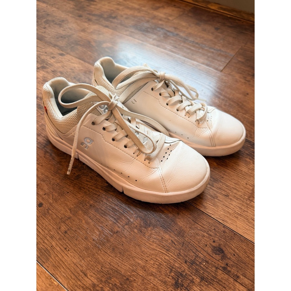 On Running The Roger Advantage White Sneakers Womens 5.5
